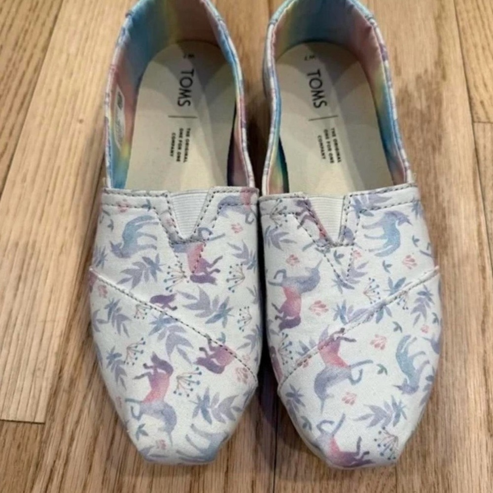 Toms womenPastel Unicorn Print Slip-On Flats - White with Pastel Rainbow Accents